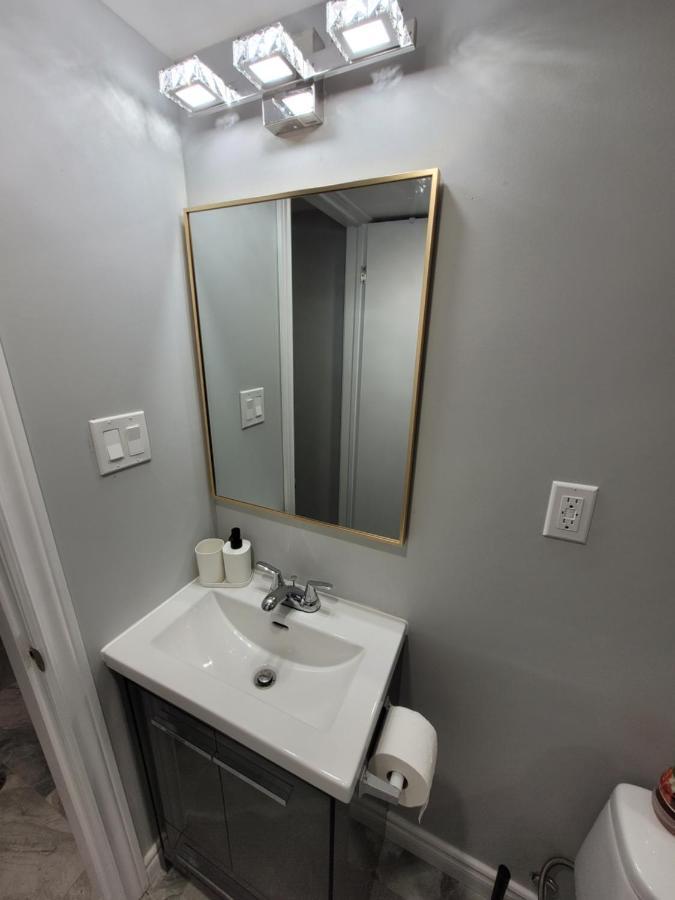 Guest House Basement - Master Bedrooms In Bayview Village Toronto Exterior photo